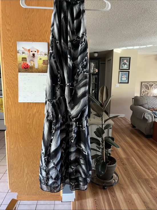 VENUS Dresses & Skirts - VENUS Black and Gray Printed Mini Dress